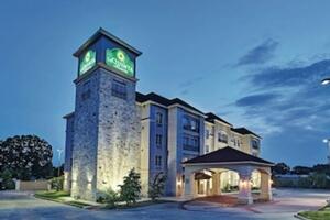 Picture of La Quinta Inn & Suites by Wyndham DFW Airport West Euless
