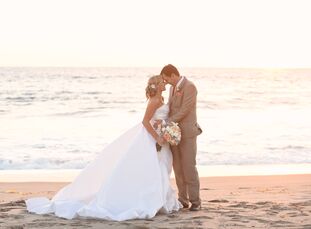 Italy meets California at this elegant villa wedding, located right along the beaches of Malibu! Since Kim Rudy (30 and a interior designer) met Massi