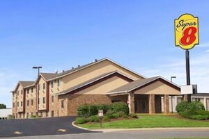 Picture of Super 8 by Wyndham Collinsville St. Louis