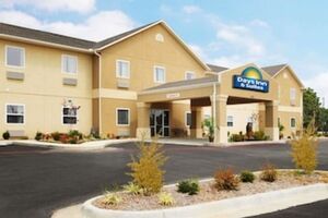Picture of Days Inn & Suites by Wyndham Cabot