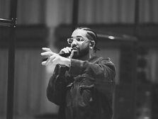 Black and white photo of Drake performing