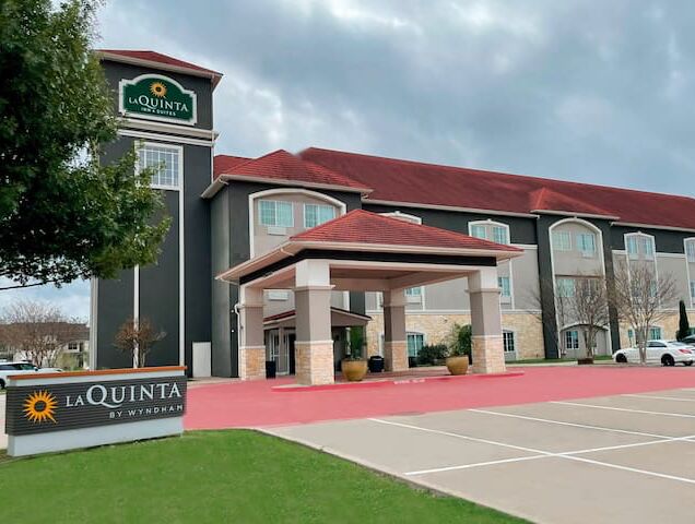 Picture of La Quinta Inn & Suites by Wyndham Waxahachie