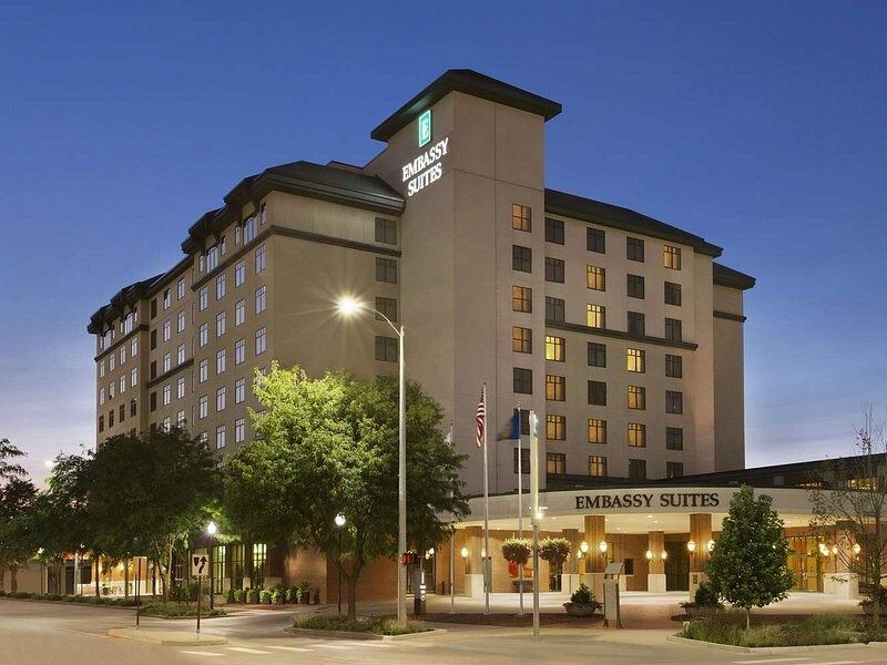 Picture of Embassy Suites by Hilton Lincoln