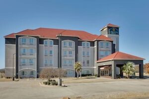 Picture of La Quinta Inn & Suites by Wyndham Lindale