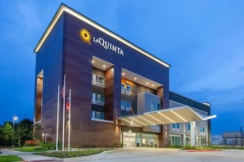 Picture of La Quinta Inn & Suites by Wyndham Dallas Duncanville