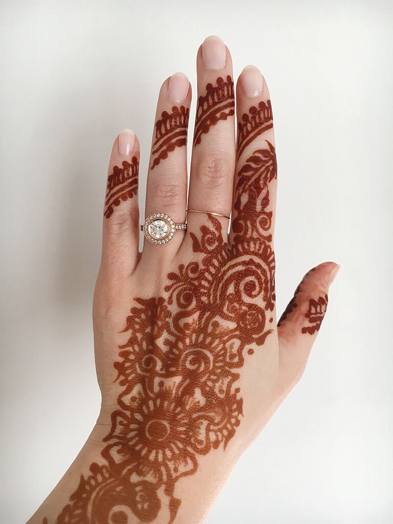 Engagment ring selfie idea with henna