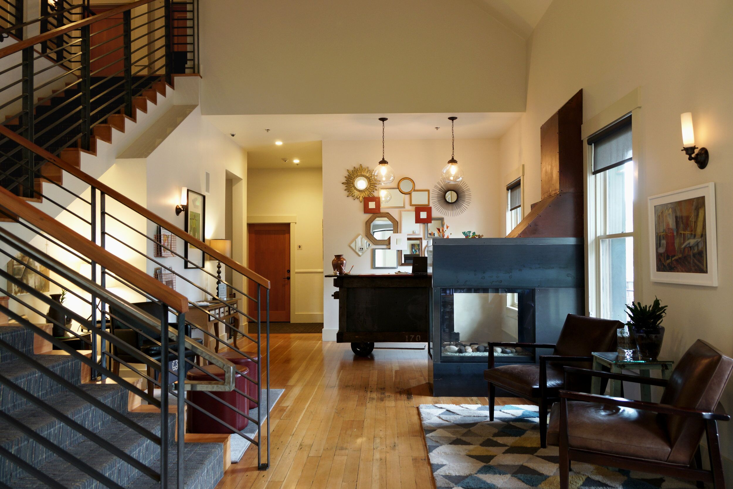 Picture of Hanford House Inn