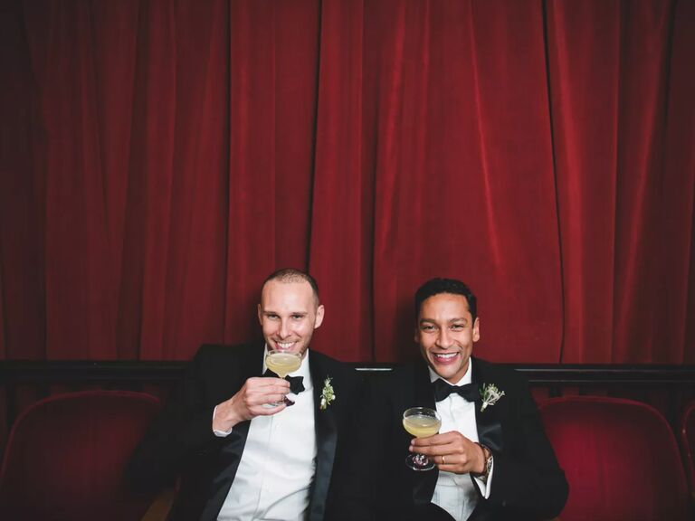 winter wedding ideas red velvet backdrop