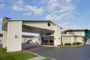 Picture of Travelodge Inn & Suites Latham Circle