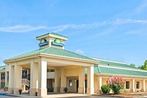 Picture of Days Inn by Wyndham Covington