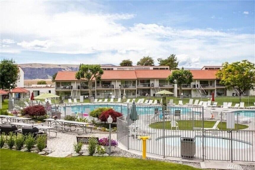 Picture of Select Rentals at Crescent Bar LLC