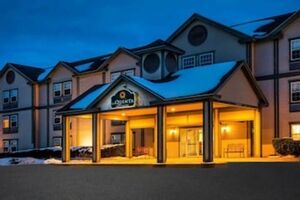 Picture of La Quinta Inn & Suites by Wyndham St. Albans