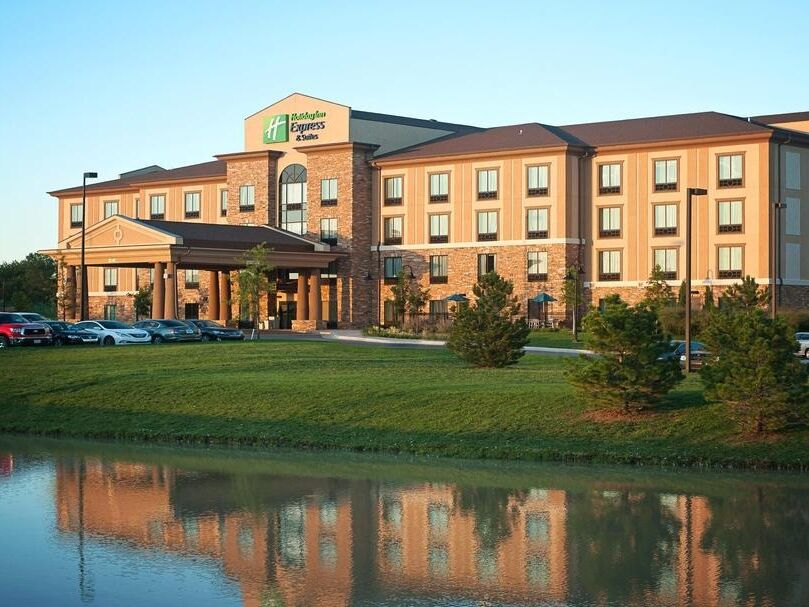 Picture of Holiday Inn Express & Suites Wichita Northeast