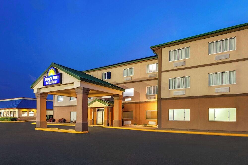 Picture of Days Inn & Suites by Wyndham Morris/I-80