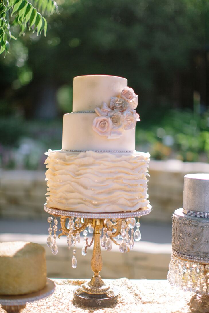 While the cake designer was showing Jen and Nnanna cake stands with display cakes on top, the couple wondered why they couldnt have several different faux cakes. The five fake cakes were displayed on crystal and gold cake stands matching the chic golden palette.