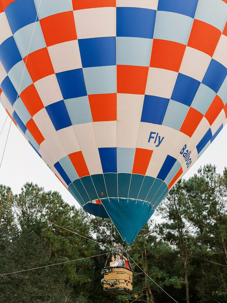 Hot air balloon for a dramatic wedding reception