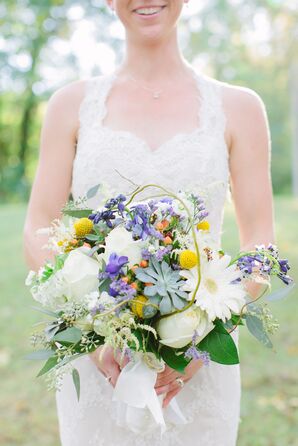 Wildflower-Inspired Succulent and Daisy Bouquet