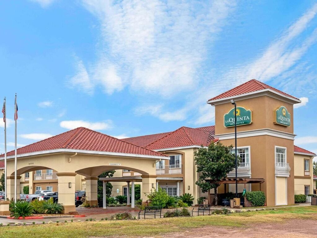 Picture of La Quinta Inn & Suites by Wyndham Conroe