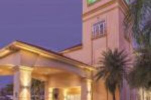 Picture of La Quinta Inn & Suites by Wyndham Lake Charles Casino Area