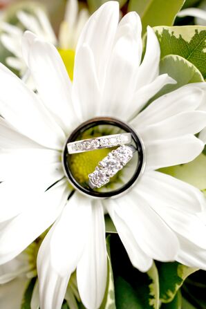 Round Diamond Wedding Rings in White Daisy