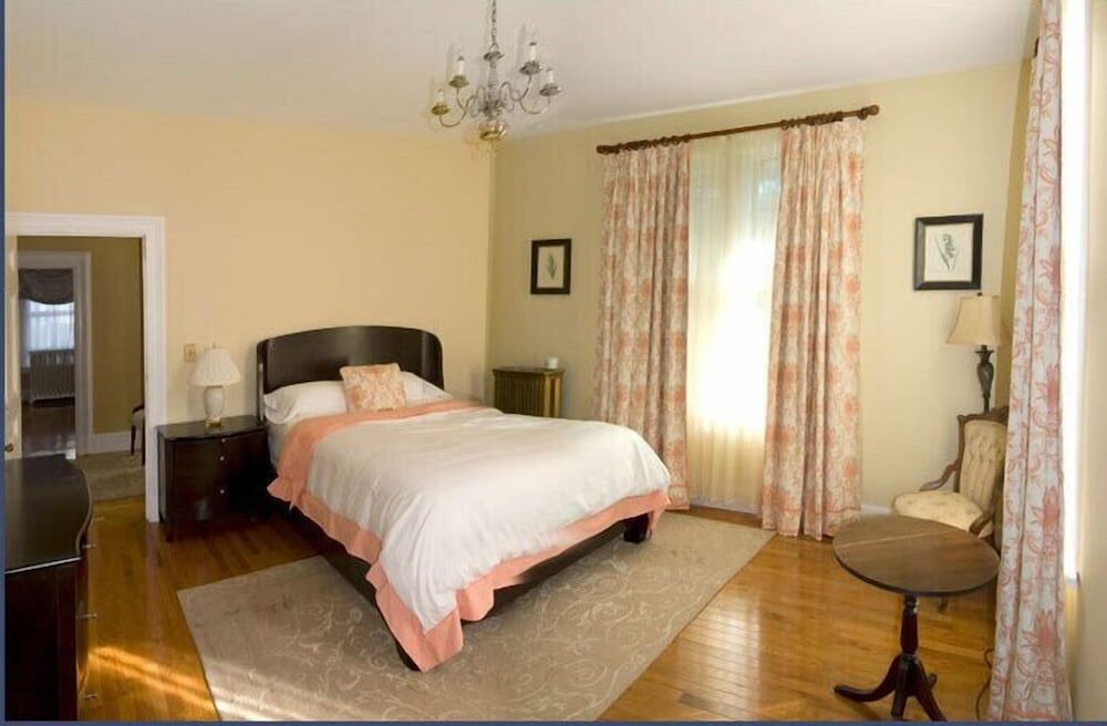 Picture of A Kingston Bed & Breakfast
