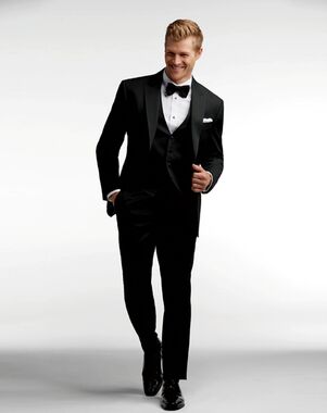 MEN’S WEARHOUSE BLACK By Vera Wang Black Peak Lapel Tuxedo Tuxedo