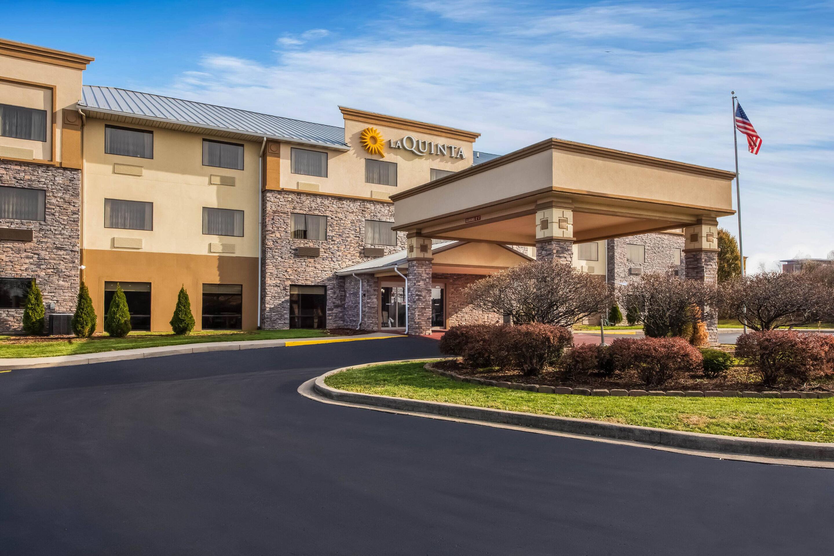 Picture of La Quinta Inn & Suites by Wyndham Fairborn Wright-Patterson