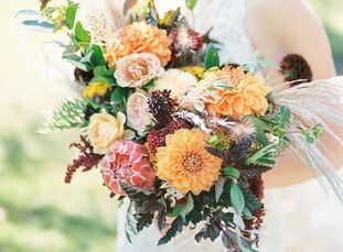Amanda Orr (28 and an interior designer) and James Bell (29 and a technician) always knew they’d say “I do” at Amanda’s parents’ home. From James’ pro
