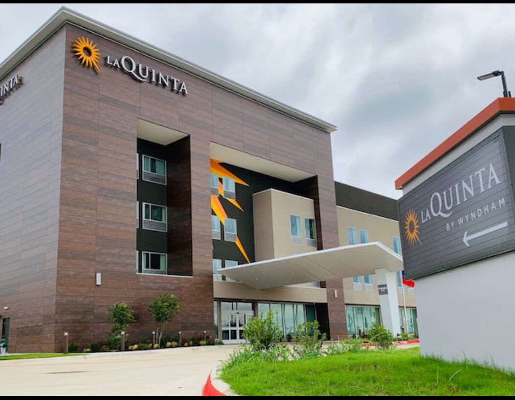 Picture of La Quinta Inn & Suites By Wyndham-Red Oak