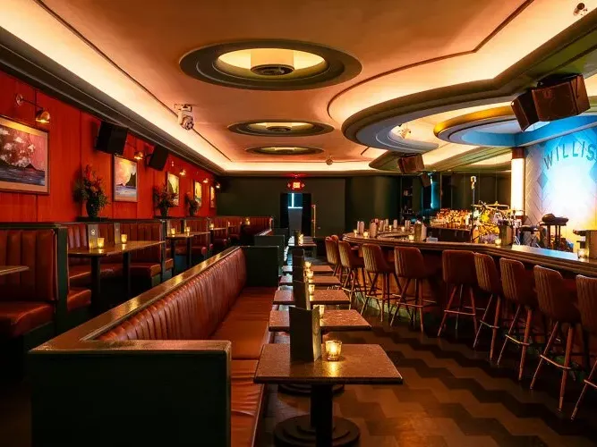 Willis Show Bar