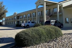 Picture of SureStay Hotel by Best Western Floresville