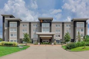 Picture of La Quinta Inn & Suites by Wyndham Starkville at MSU