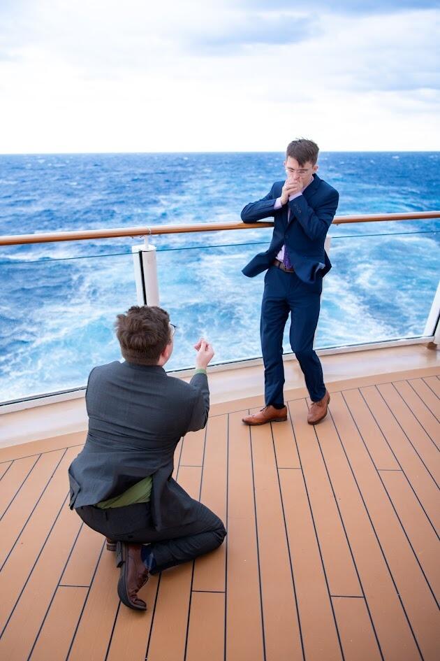 On their 3rd cruise, Anthony proposed to Dillon at the aft of the ship. 
