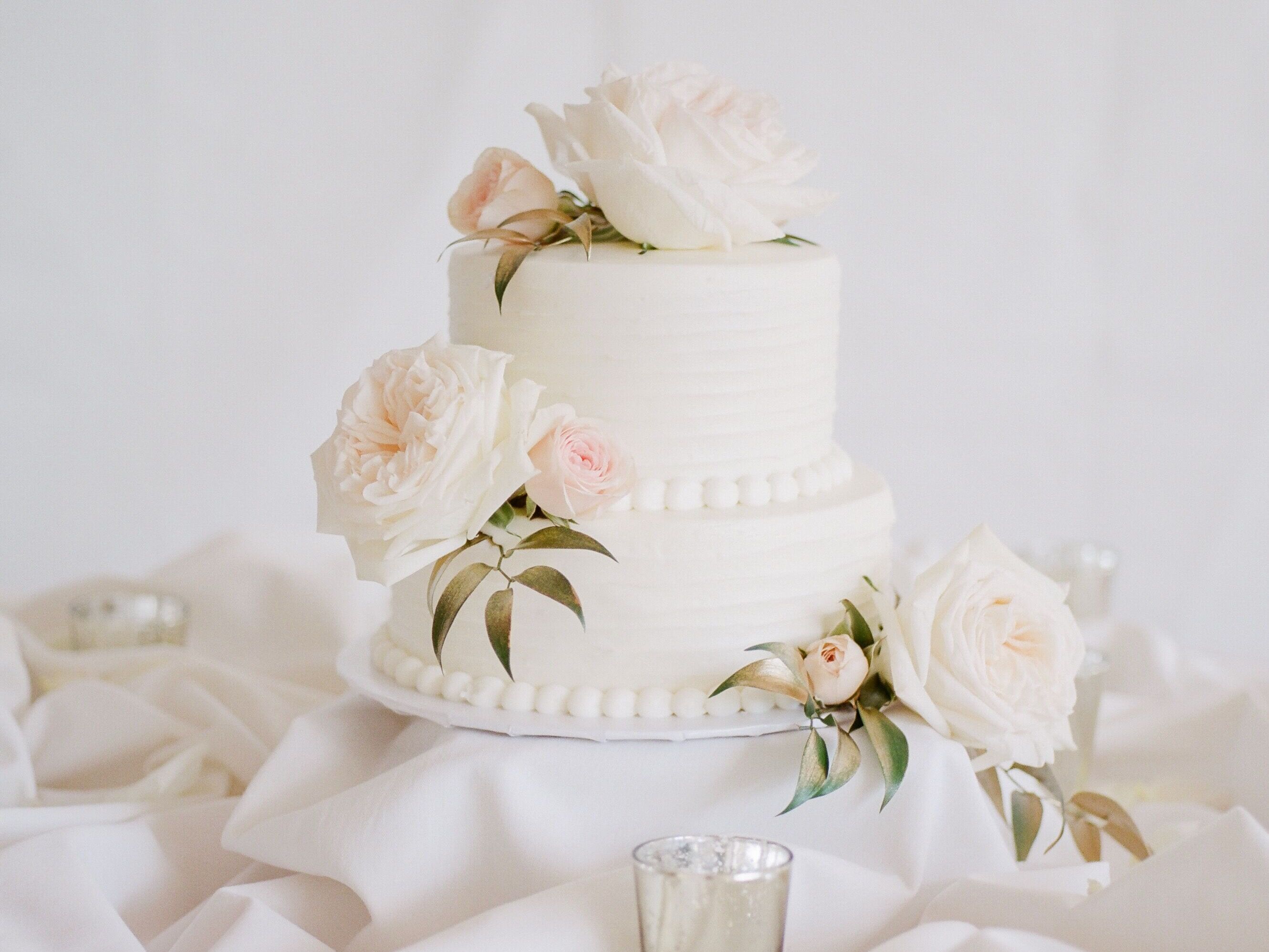 34 Simple Wedding Cakes That Prove Less Is More