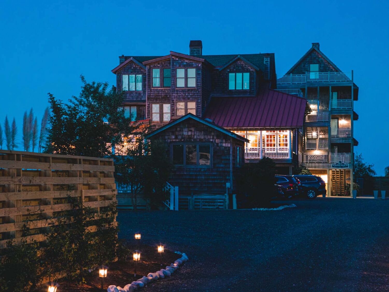 Picture of Burrus House Inn Waterfront Suites