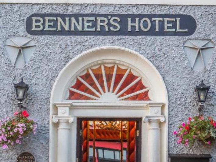 Picture of Dingle Benners Hotel