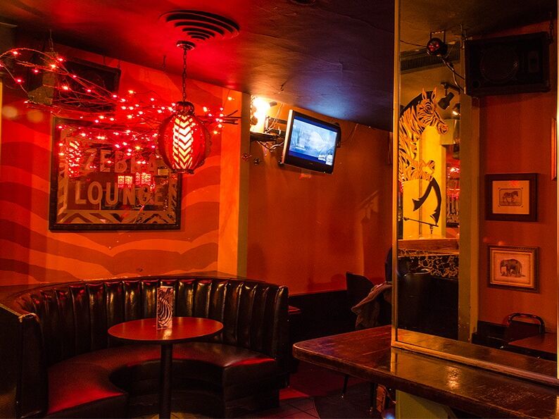 Picture of Zebra Lounge