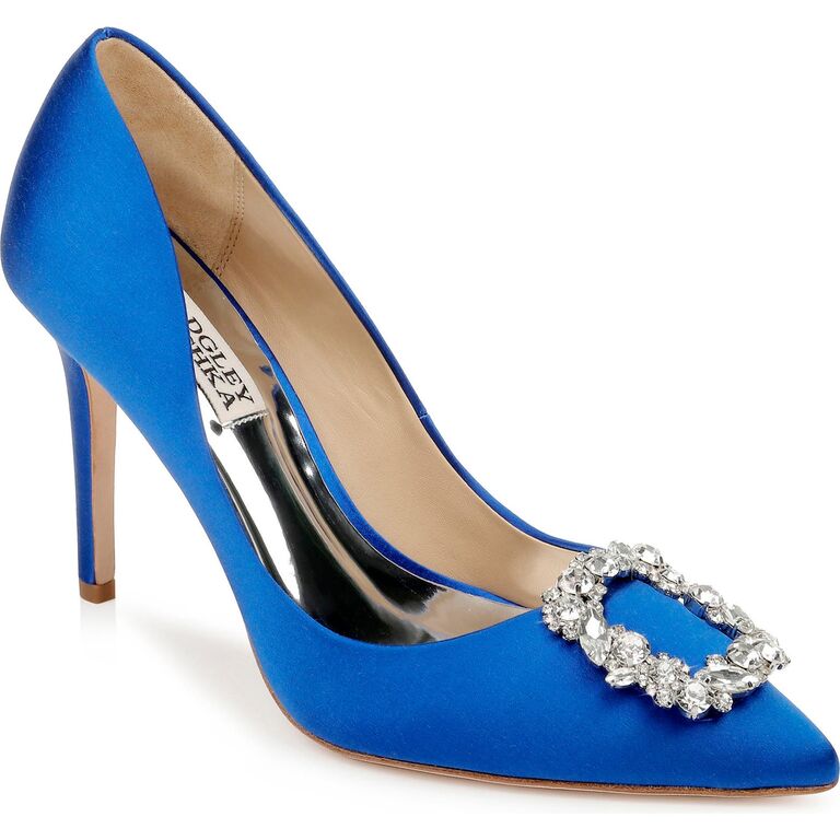 Blue pumps with a silver accessory