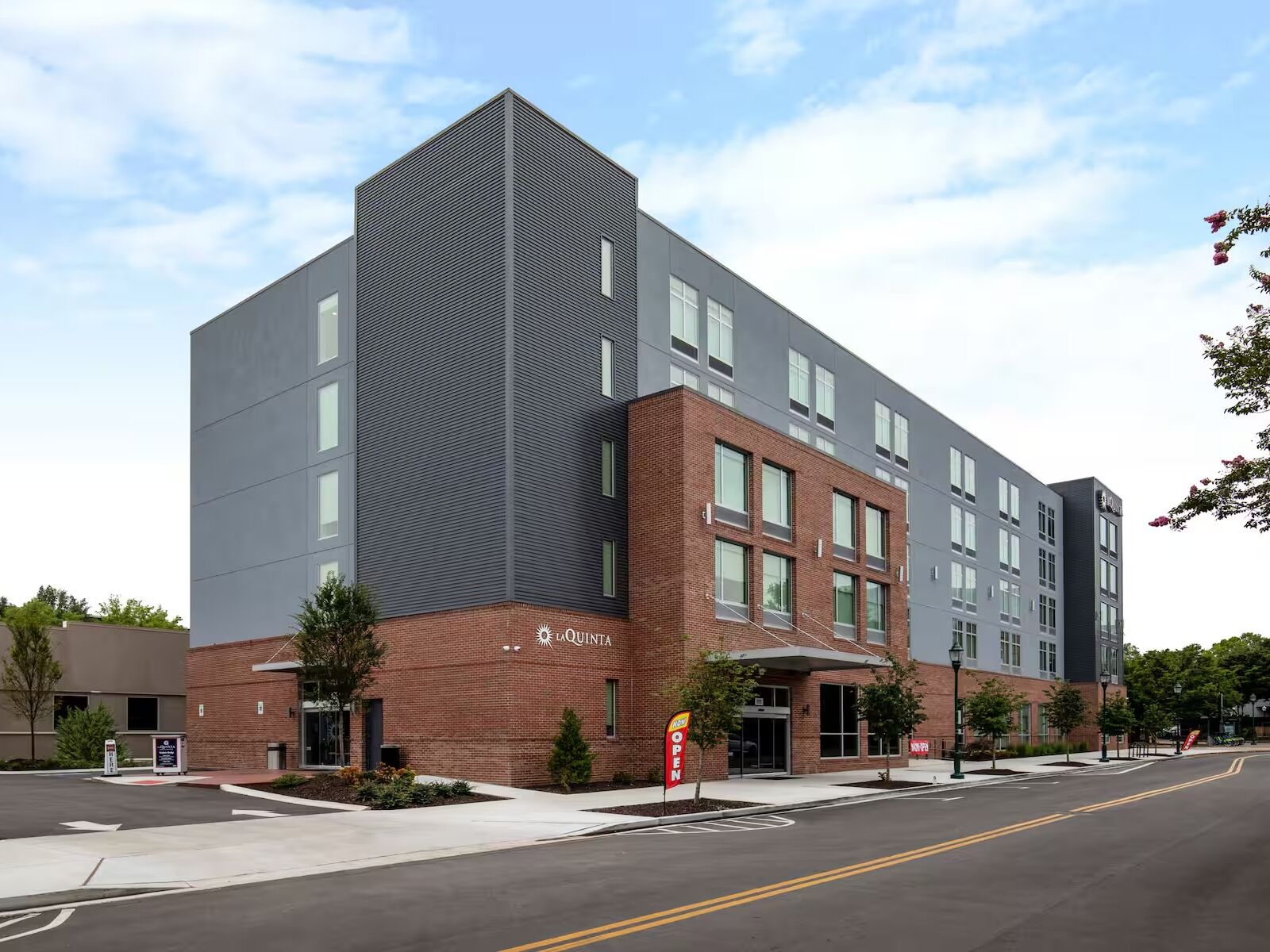 Picture of La Quinta Inn & Suites by Wyndham Chattanooga Downtown/South