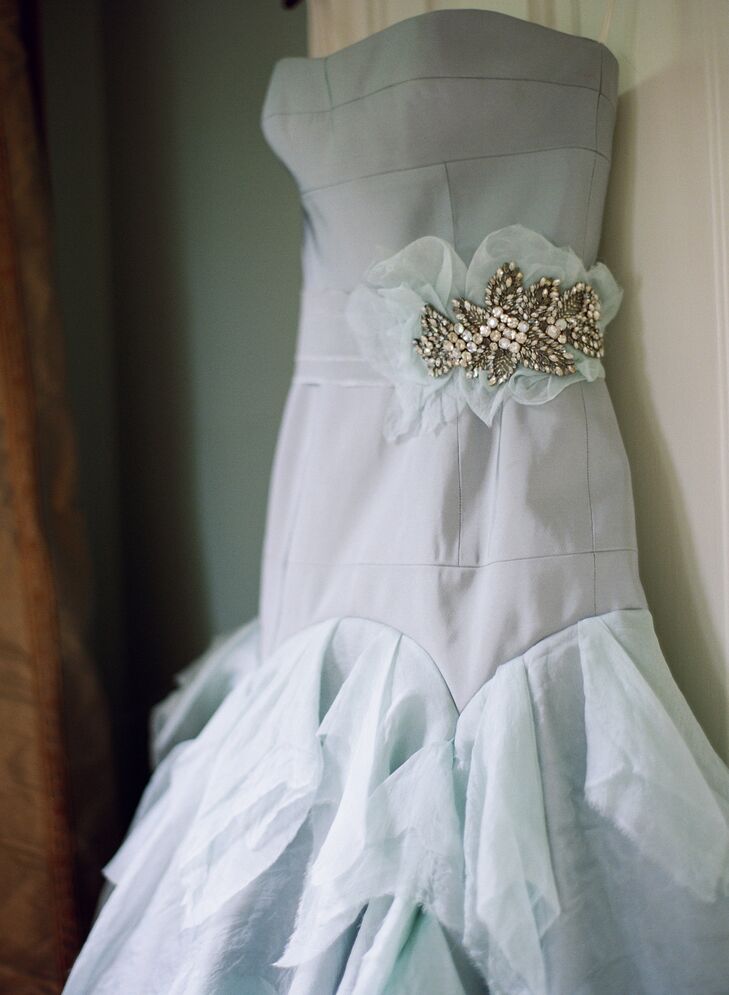 Instead of wearing a traditional white wedding gown, Jennifer opted for a Tara LaTour modified A-line gown, purchcased at L’Atelier Bridal Boutique in Minneapolis, Minnesota. She loved the layered skirt and the crystal embellishment on the side. It was just what she wanted: traditional enough for a chapel ceremony, yet modern, sophisticated and stylish.