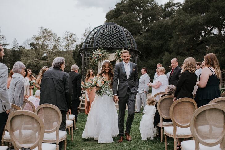 Jamie and Blake invited 27 guests to their sunset-inspired celebration filled with dandelion yellow, rust orange and pink details. After a ceremony un