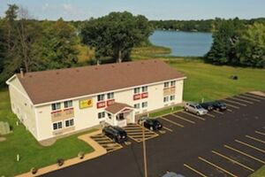 Picture of Super 8 by Wyndham Chisago City