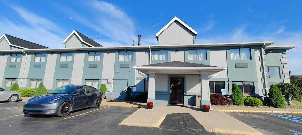 Picture of Quality Inn & Suites Benton Harbor - St. Joseph