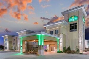 Picture of La Quinta Inn & Suites by Wyndham Guthrie