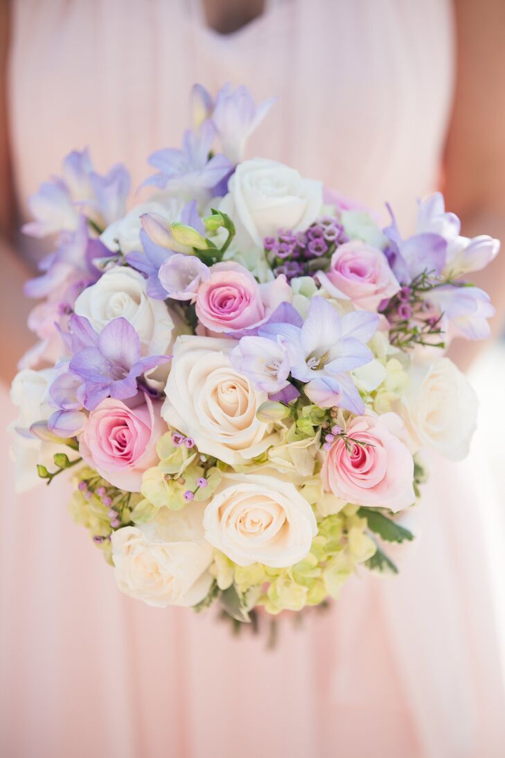 Lindsay's bridesmaids carried beautiful pastel bouquets made up of roses, viburnum, and various other flowers.