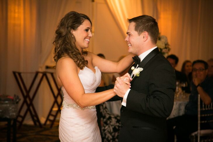 rn“One of the most enjoyable activities during the wedding planning was taking dance lessons,” says Kelli. “We performed the Waltz at our wedding which was a lot of fun, and we danced to John Legend’s "All of Me.”  rn