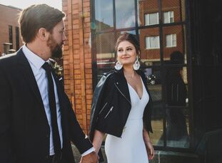 Marissa and Jeff met through Jeff’s sister, and for their wedding, family again played a pivotal role. Marissa tucked her grandma’s hatpins into her b
