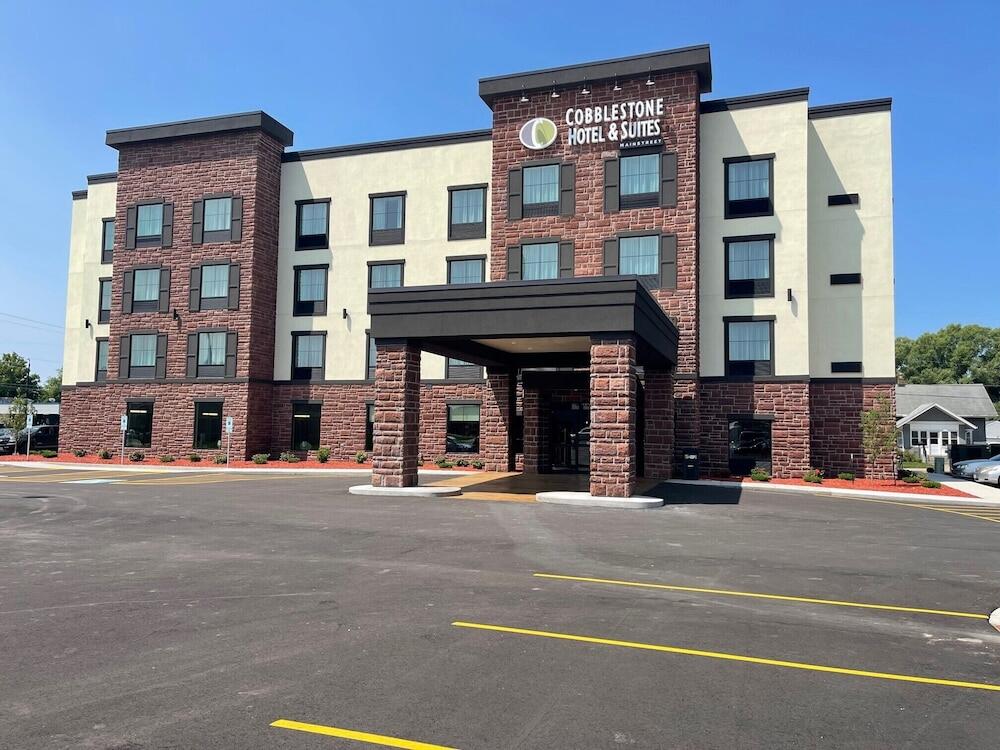 Picture of Cobblestone Hotel & Suites-Little Chute