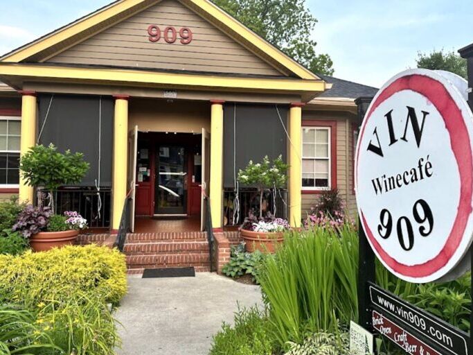 Picture of Vin 909 Winecafe'