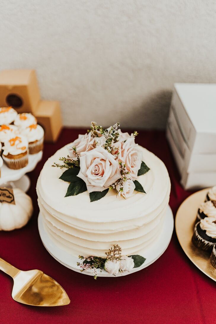 Elegant Single-Tier Wedding Cake